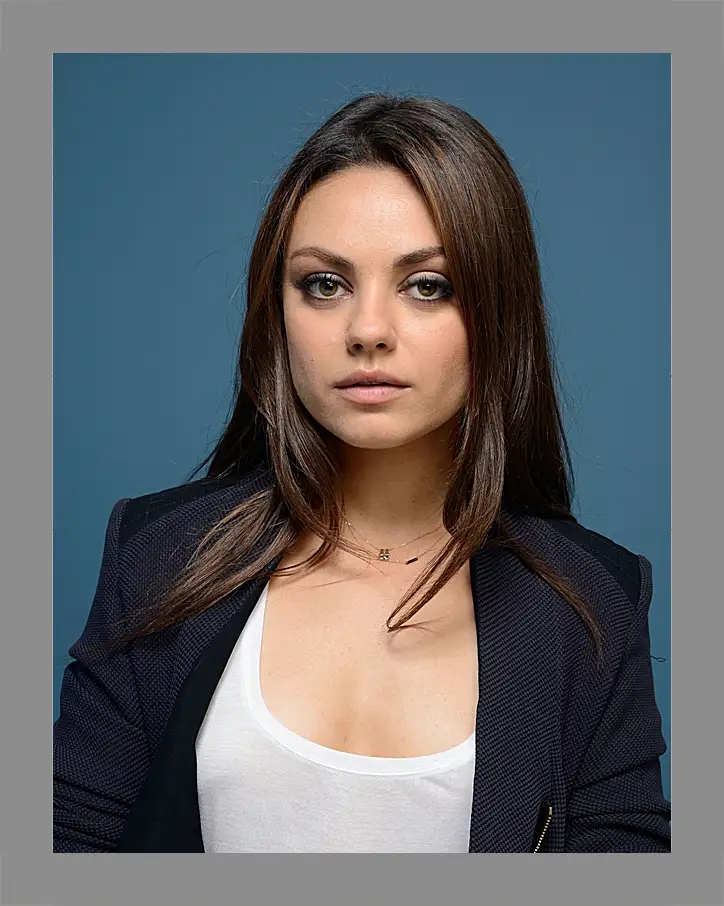 Картина в раме - Мила Кунис. Mila Kunis