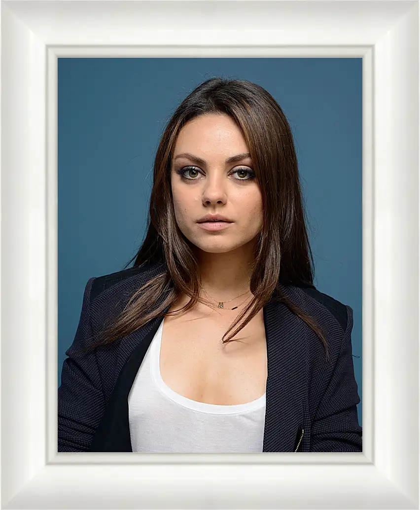 Картина в раме - Мила Кунис. Mila Kunis