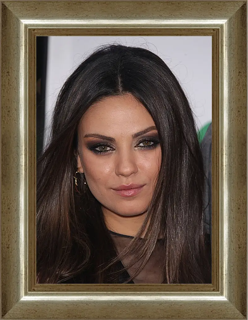 Картина в раме - Мила Кунис. Mila Kunis