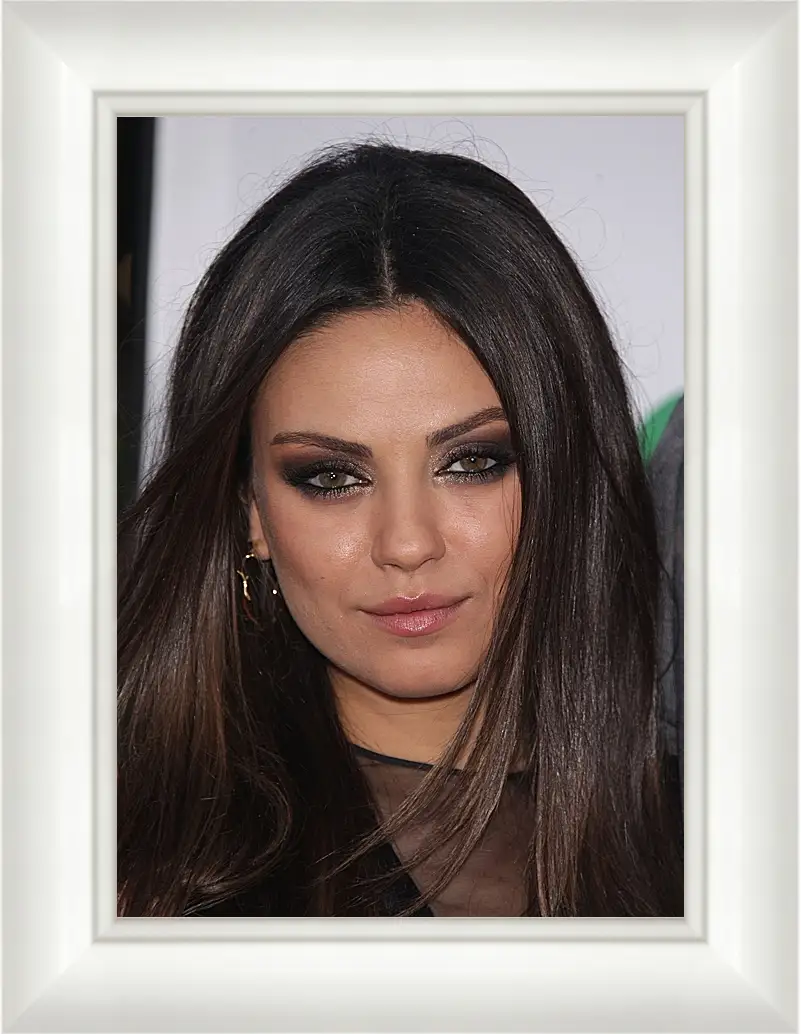 Картина в раме - Мила Кунис. Mila Kunis