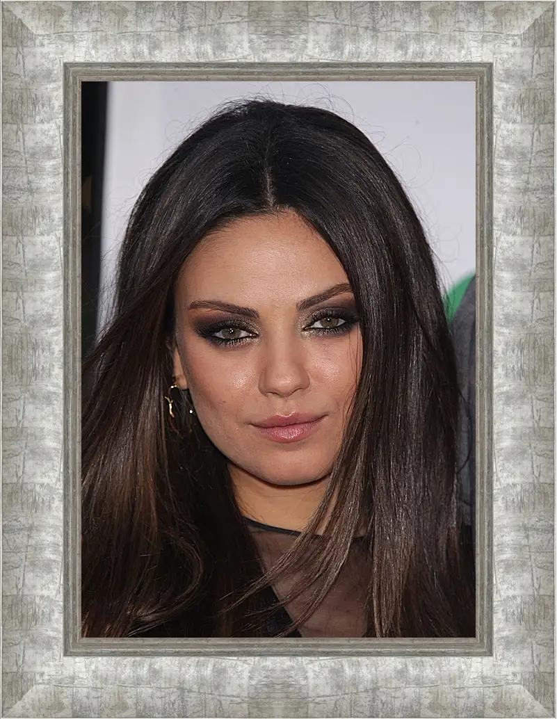 Картина в раме - Мила Кунис. Mila Kunis