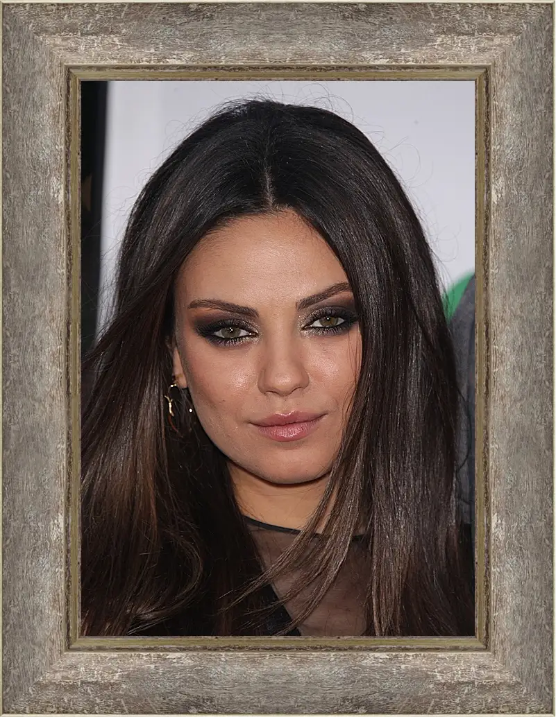 Картина в раме - Мила Кунис. Mila Kunis