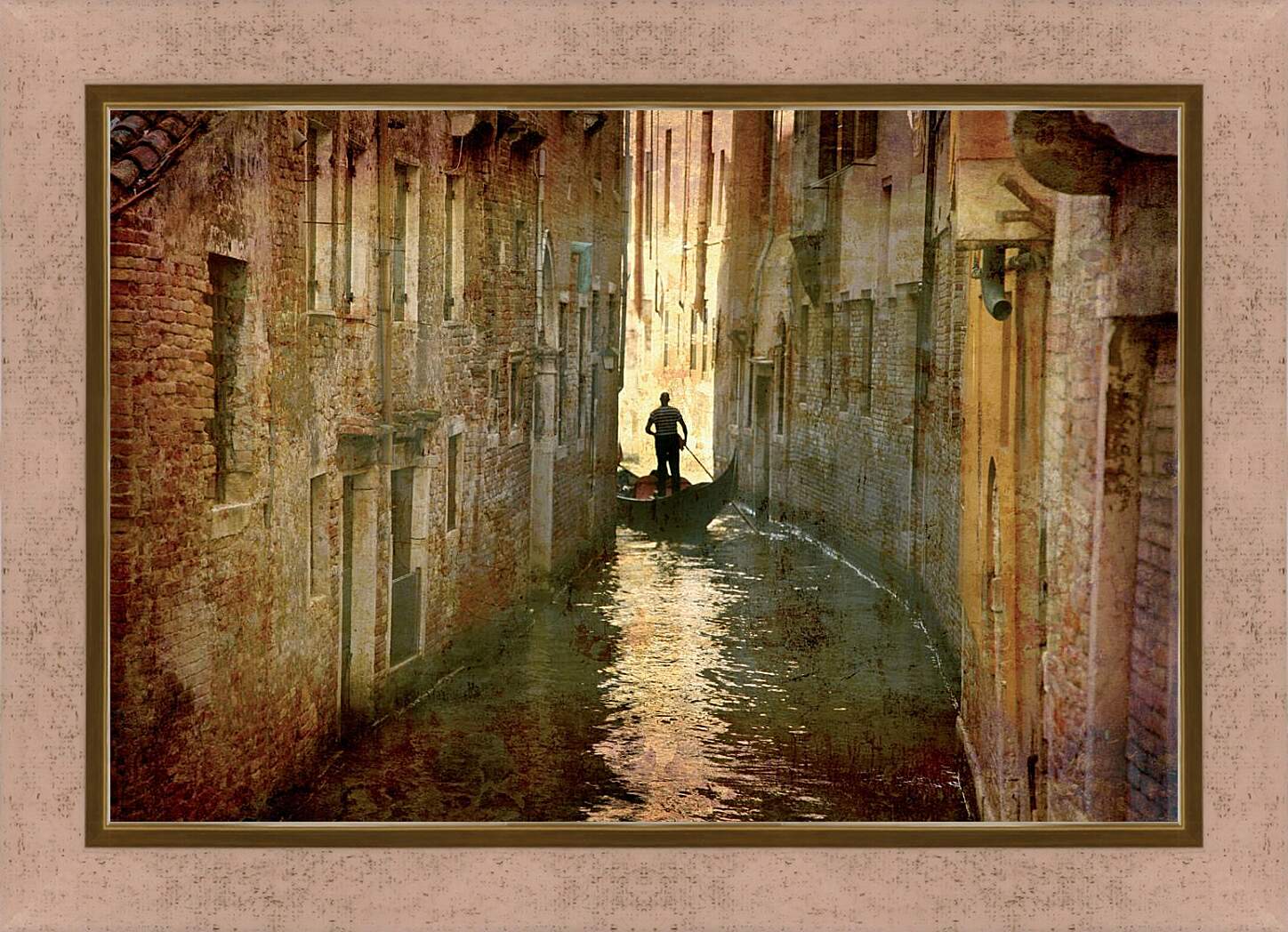 Картина в раме - В узком канале Венеции