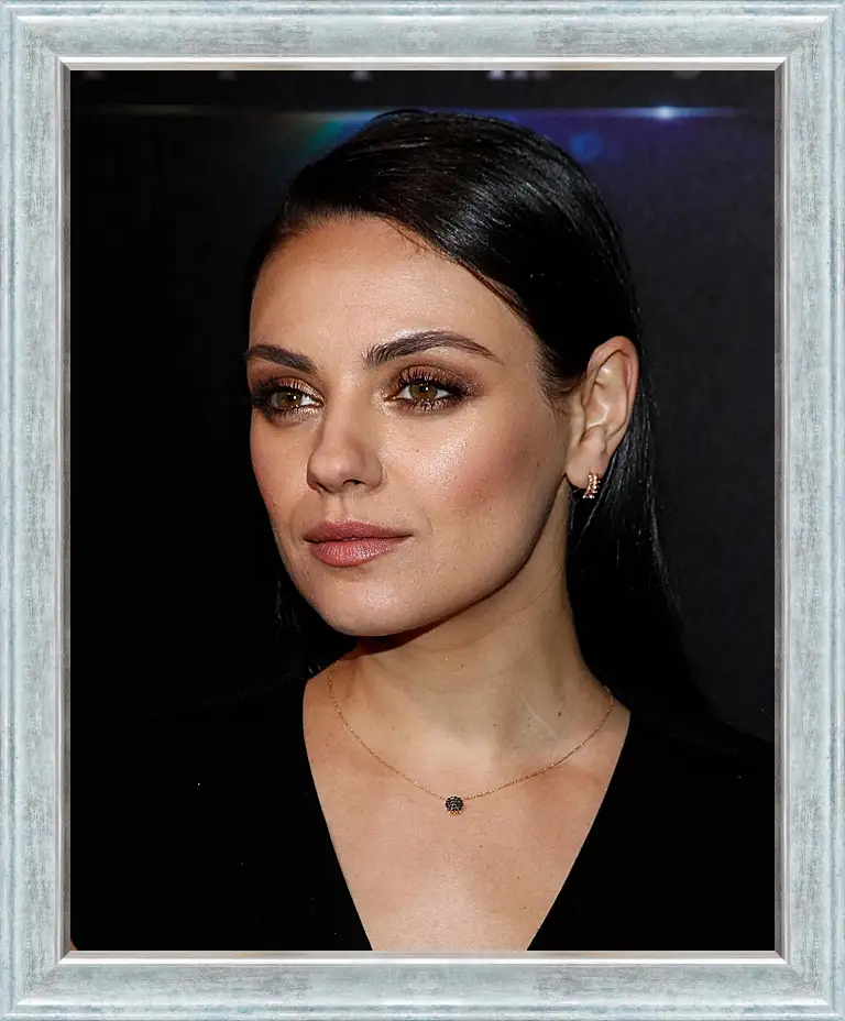 Картина в раме - Мила Кунис. Mila Kunis