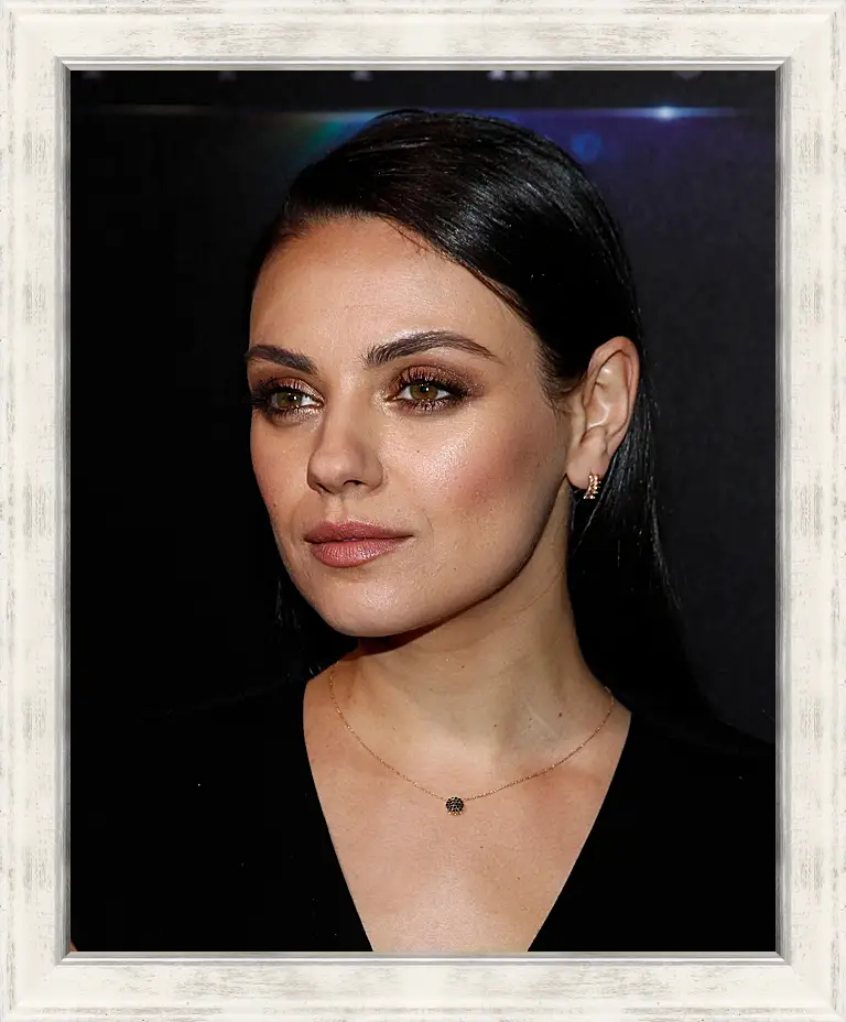 Картина в раме - Мила Кунис. Mila Kunis