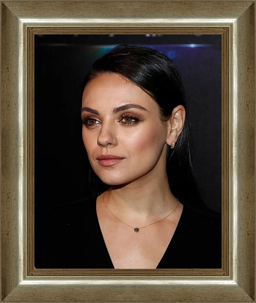 Картина в раме - Мила Кунис. Mila Kunis