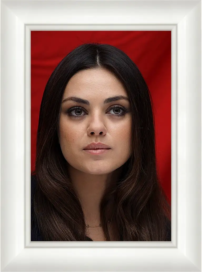 Картина в раме - Мила Кунис. Mila Kunis