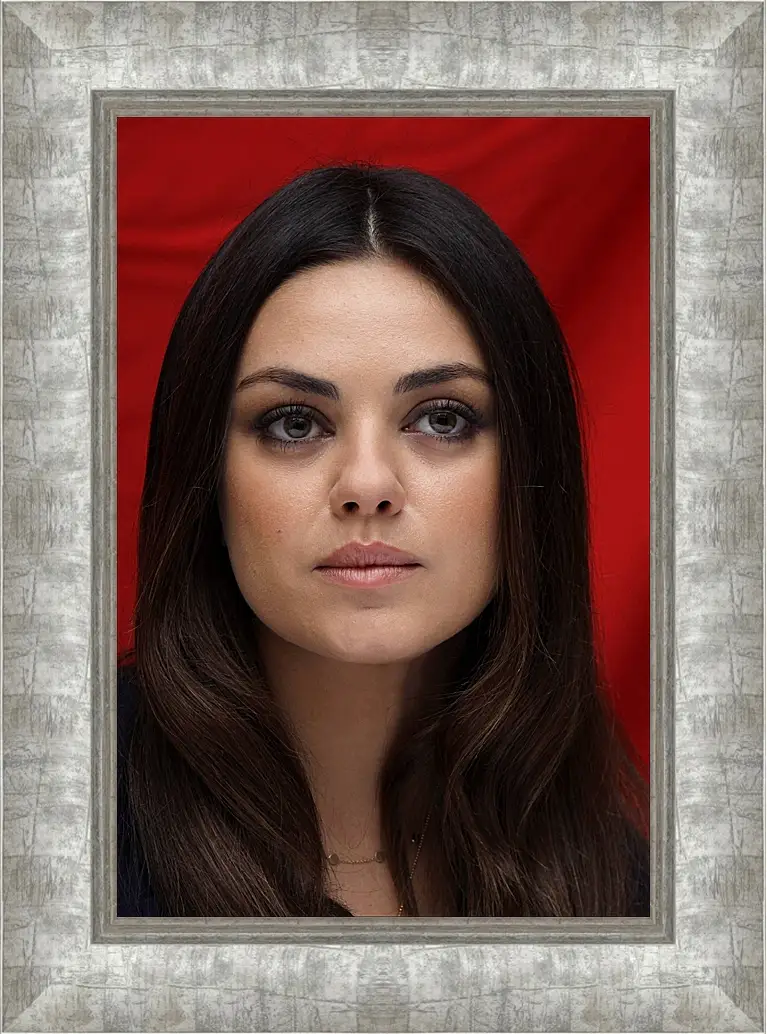 Картина в раме - Мила Кунис. Mila Kunis