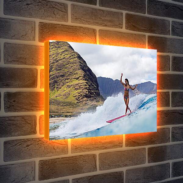 Лайтбокс световая панель - Серфингистка на фоне гор