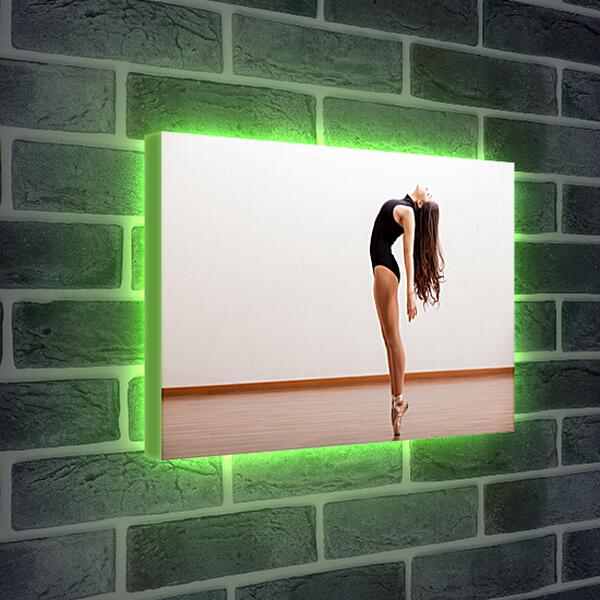 Лайтбокс световая панель - Девушка стоит на носочках