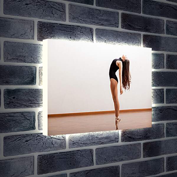 Лайтбокс световая панель - Девушка стоит на носочках