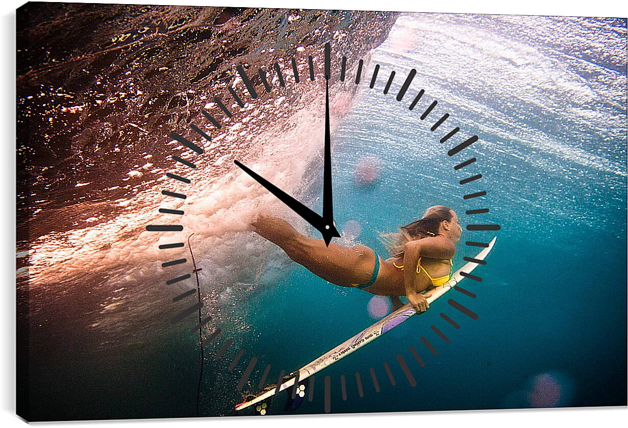 Часы картина - Сёрфингистка под водой
