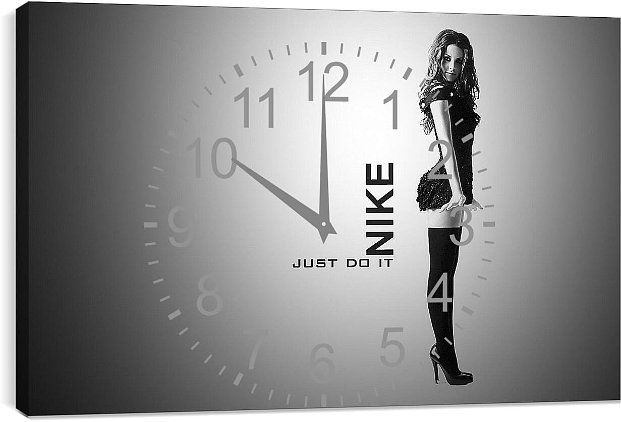 Часы картина - Девушка. Nike