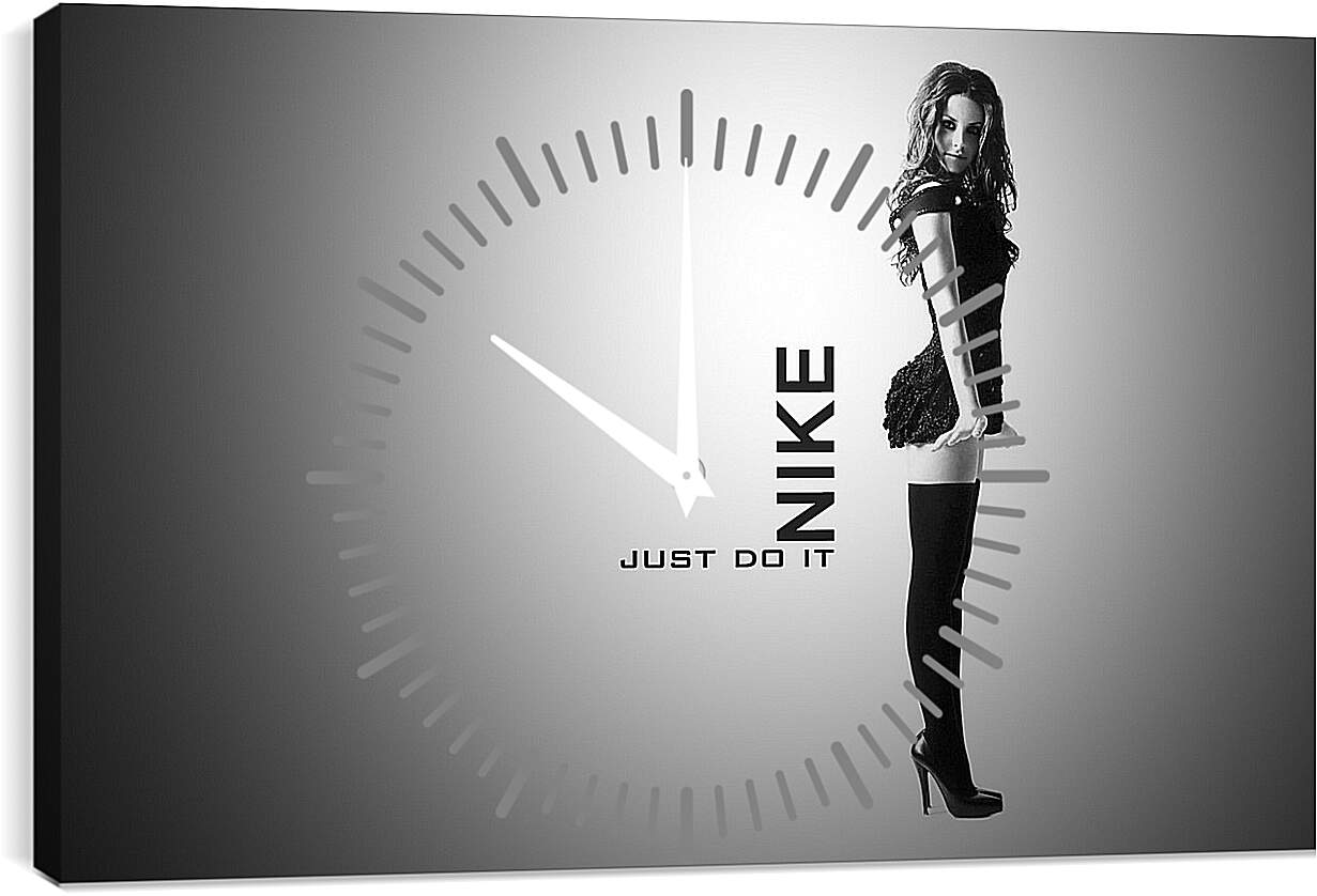 Часы картина - Девушка. Nike