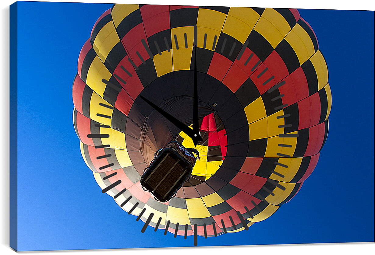 Часы картина - Разноцветный воздушный шар взмывает в небо