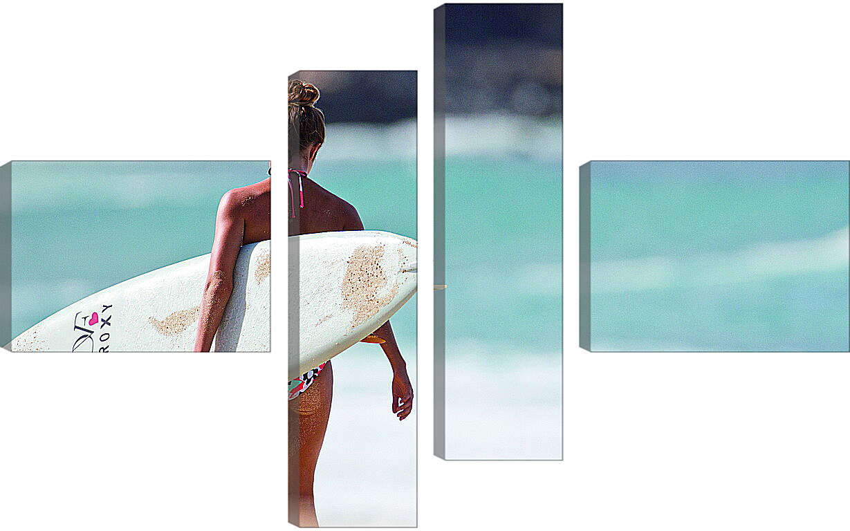Модульная картина - Серфингистка идёт по пляжу