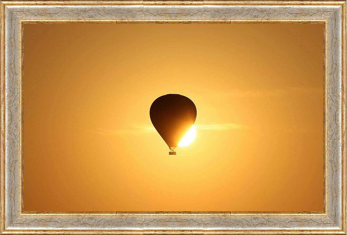 Картина в раме - Воздушный шар прикрывший солнце