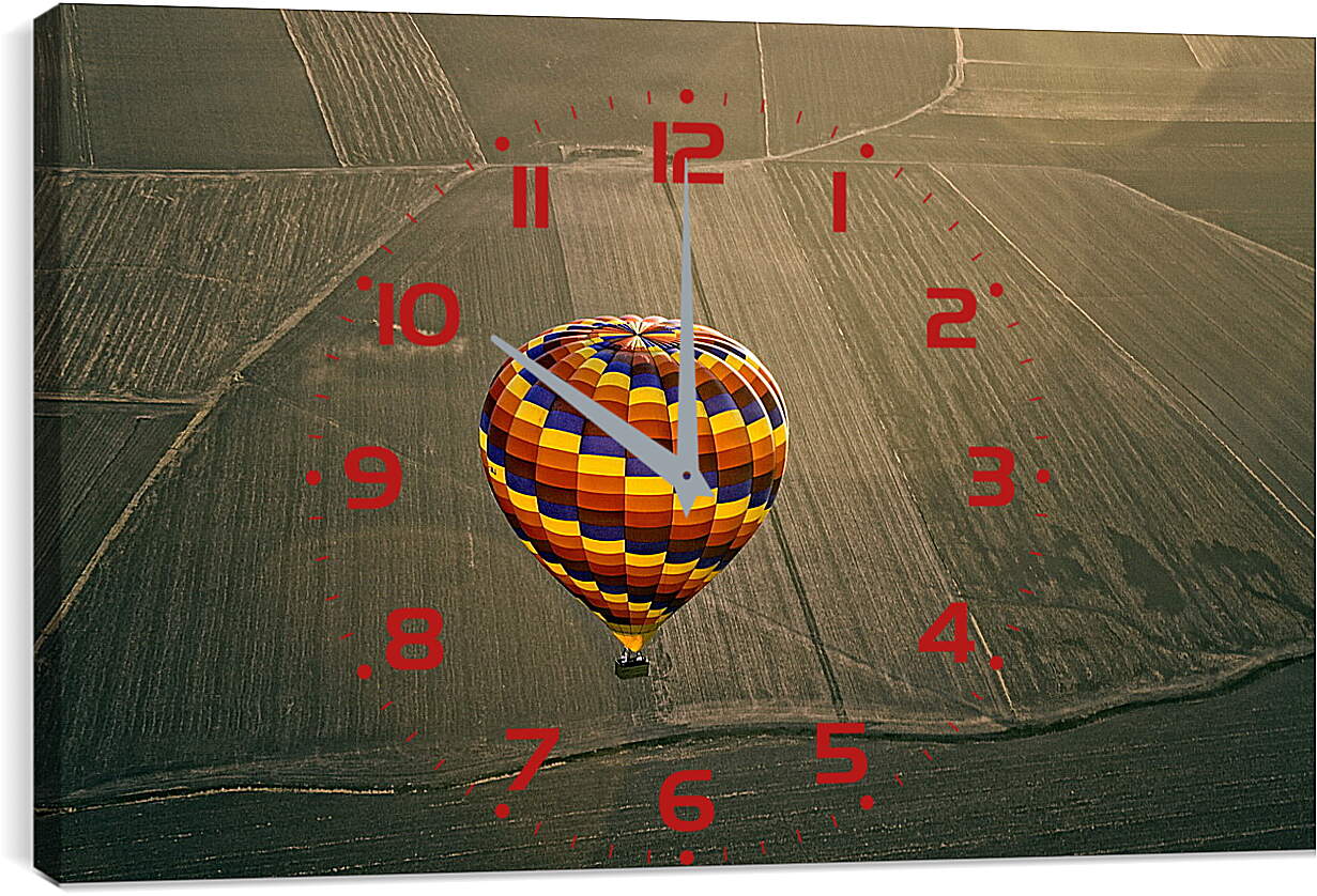 Часы картина - Разноцветный воздушный шар пролетающий  над полями