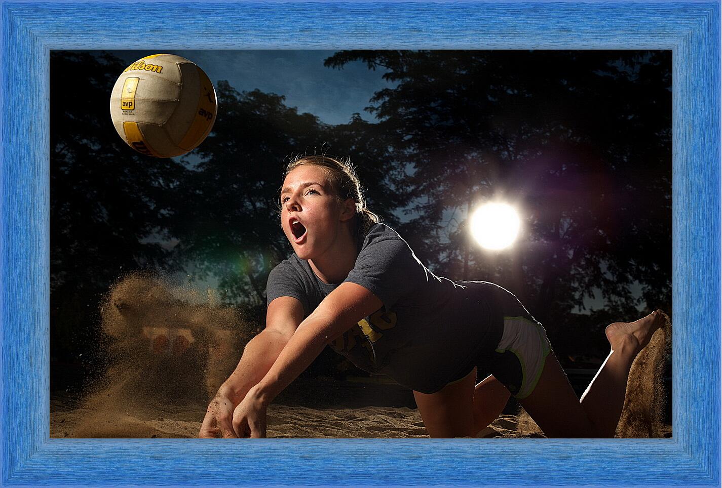 Картина в раме - Девушка с волейбольным мячом