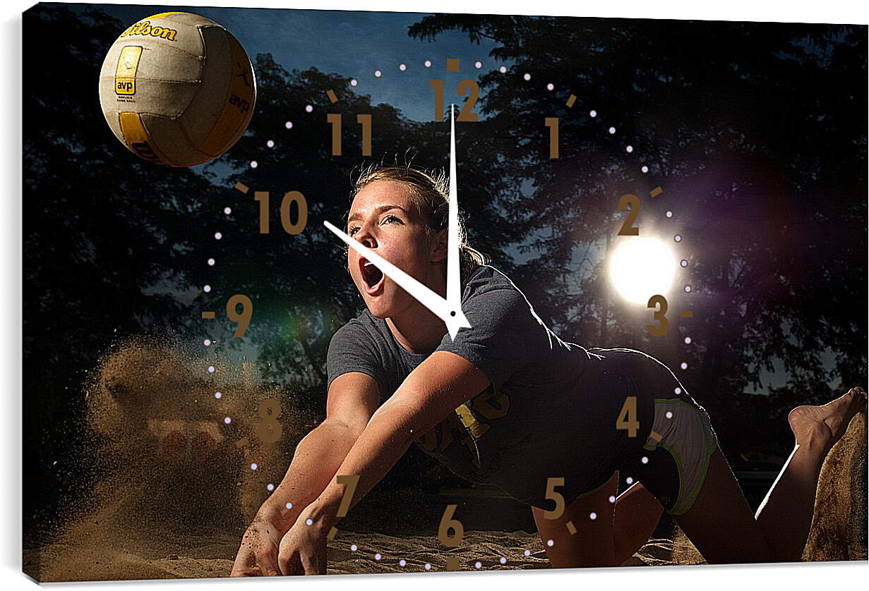 Часы картина - Девушка с волейбольным мячом