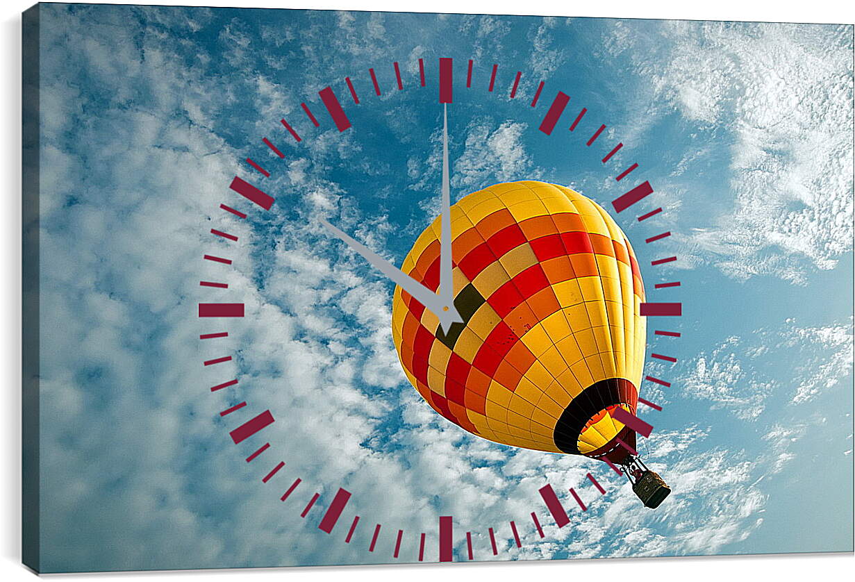 Часы картина - Разноцветный воздушный шар на фоне облаков