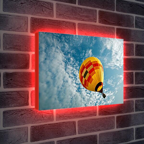 Лайтбокс световая панель - Разноцветный воздушный шар на фоне облаков