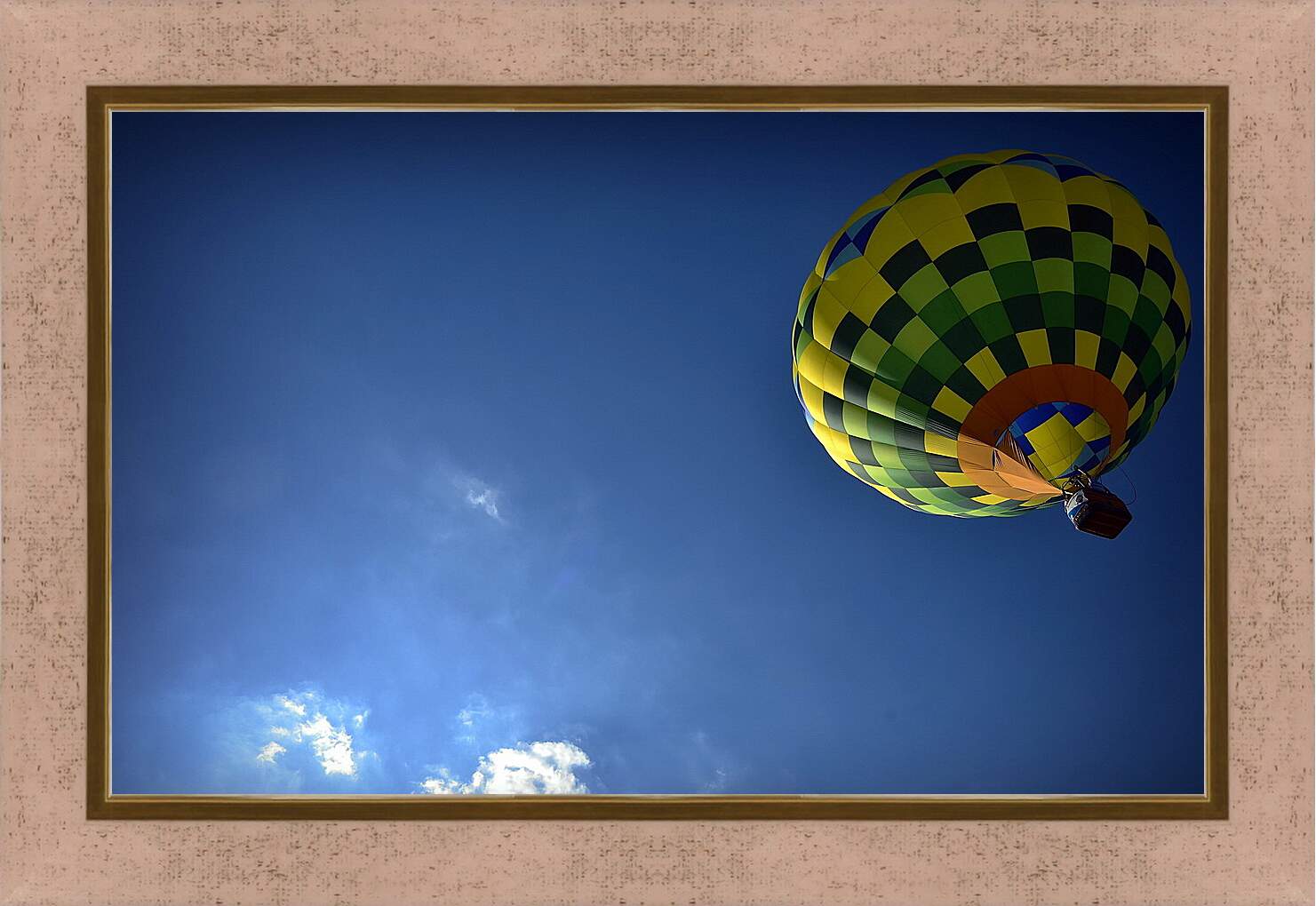 Картина в раме - Воздушный шар в небе