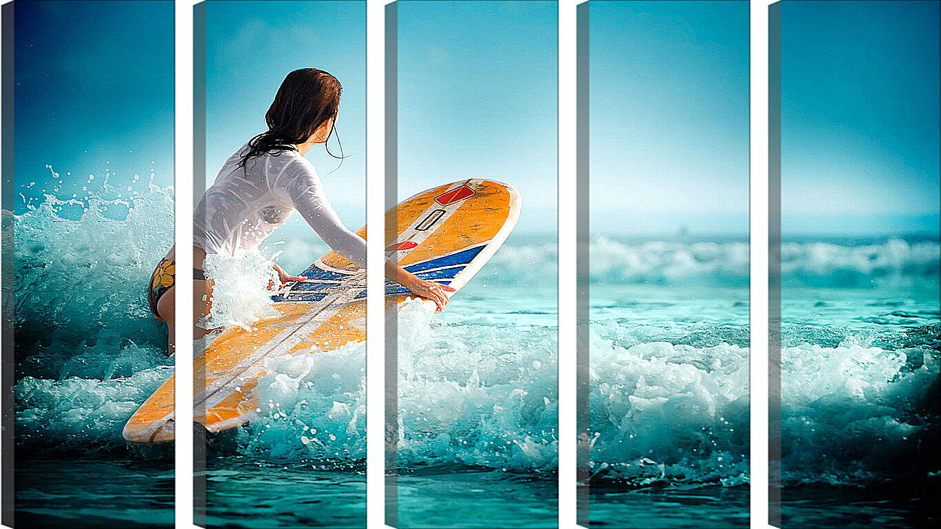 Модульная картина - Девушка готовиться к серфингу
