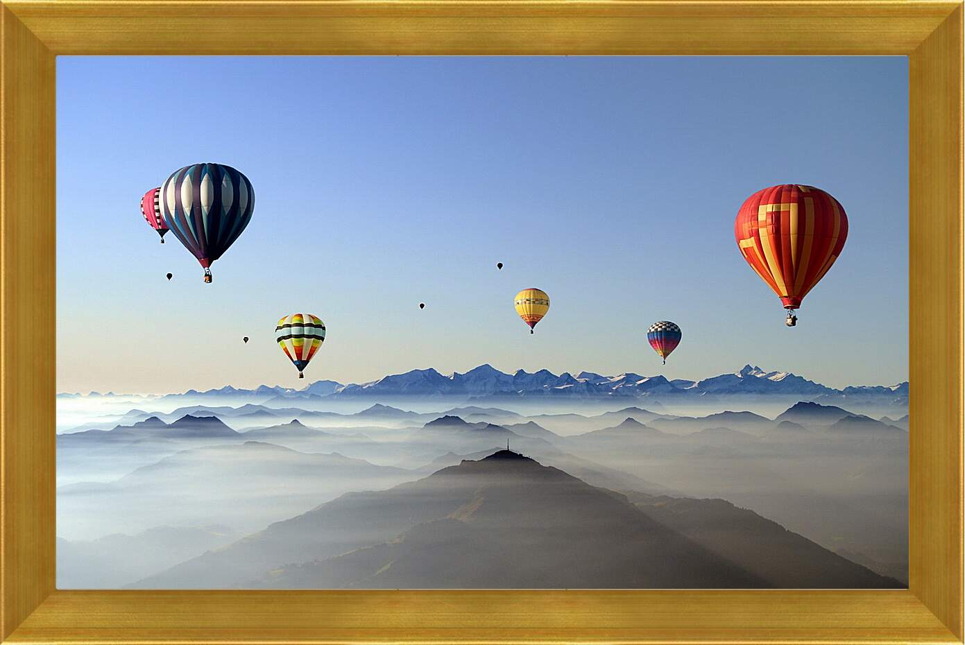 Картина в раме - Воздушные шары над горами