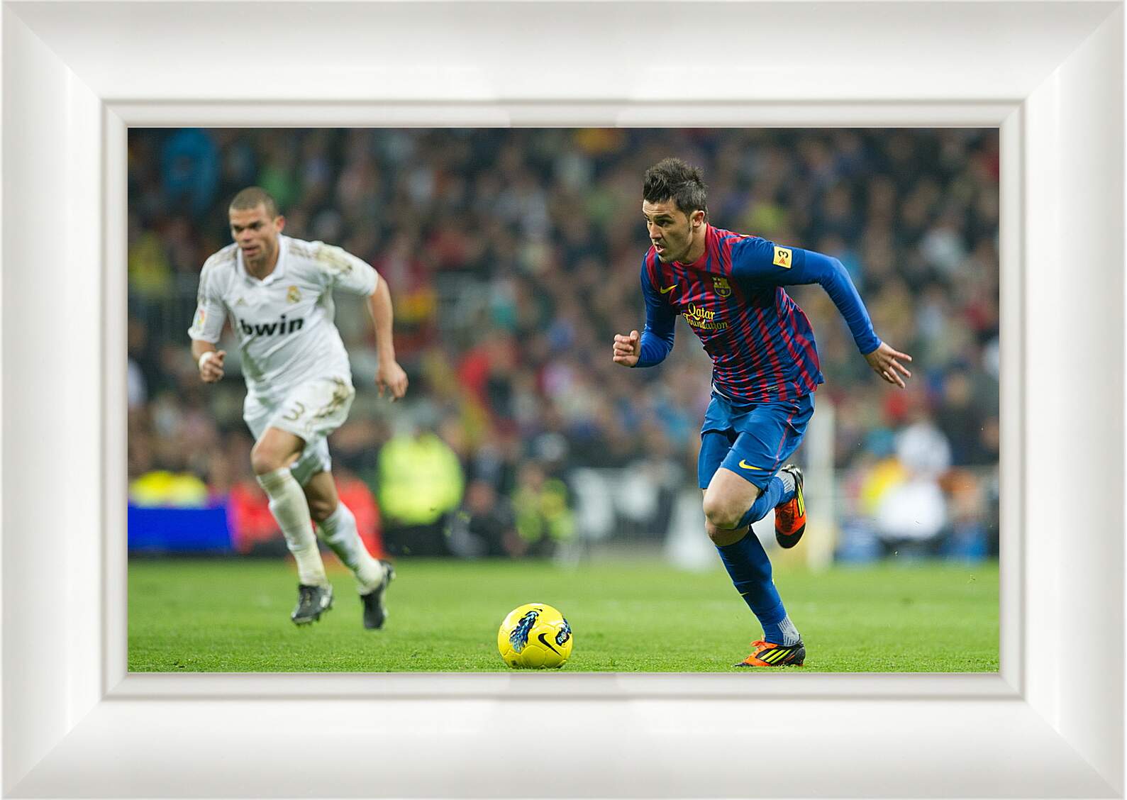 Картина в раме - Футболист Реала против футболиста Барселоны