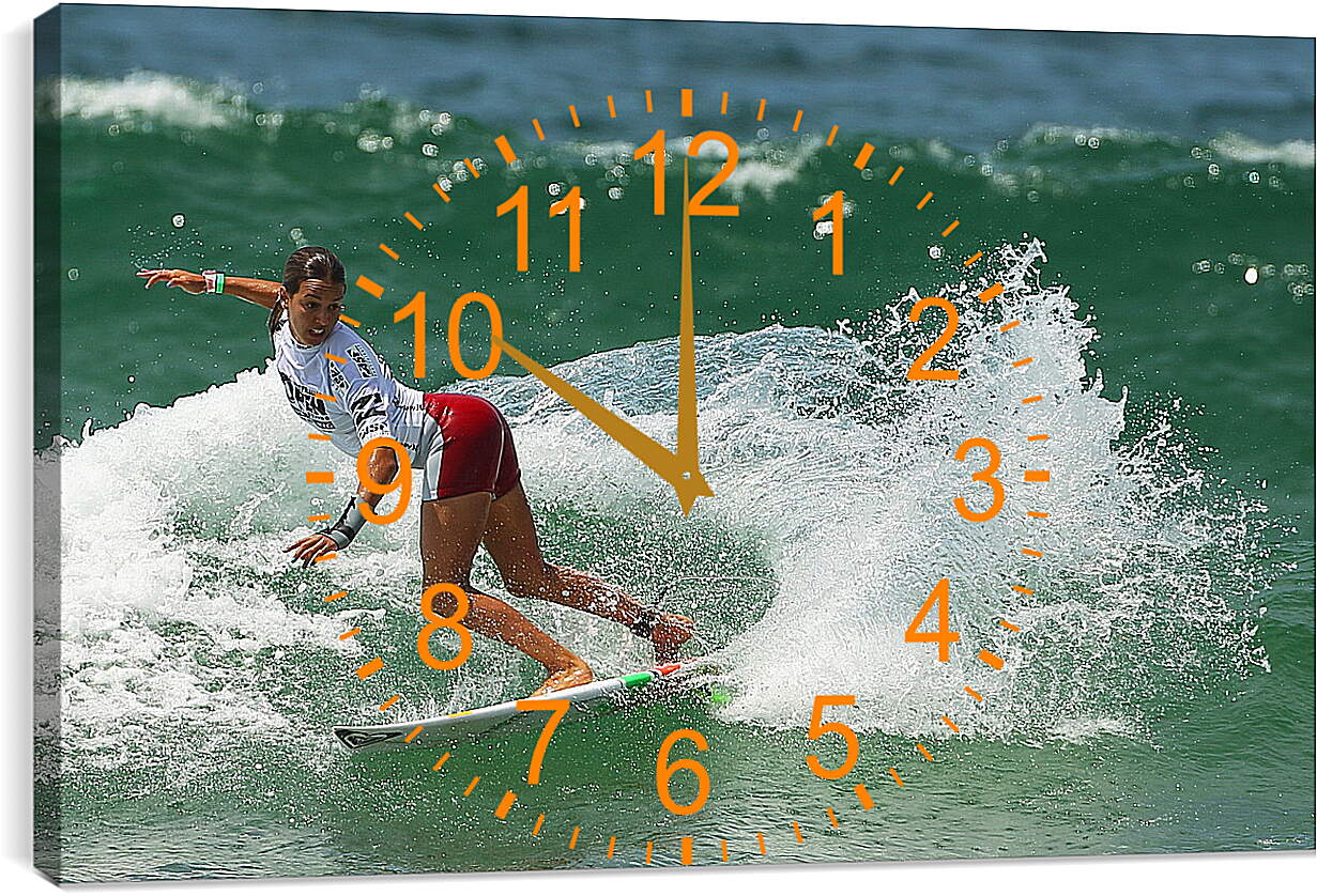 Часы картина - Серфингистка в океане