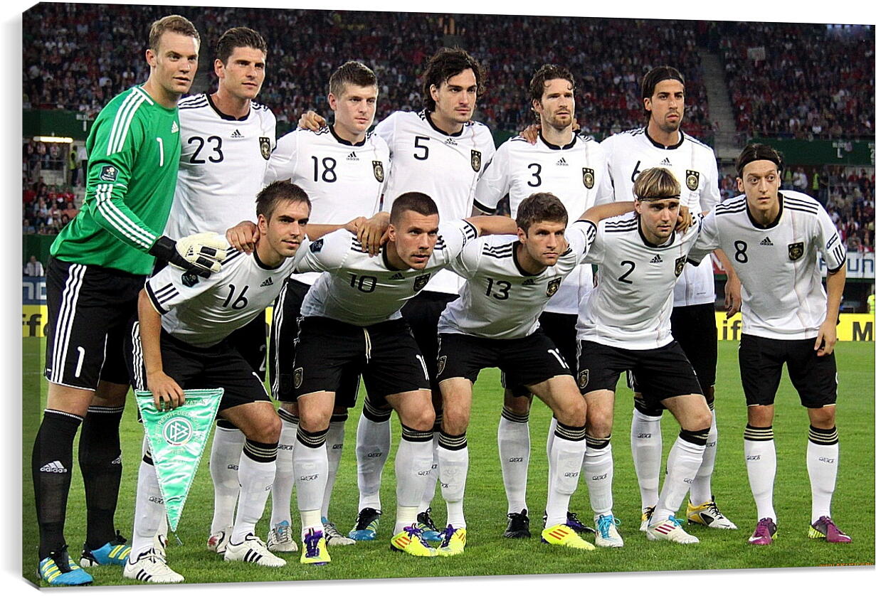 Постер и плакат - Фото перед матчем сборной Германии по футболу