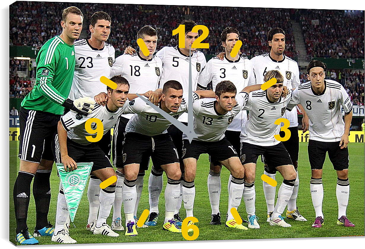 Часы картина - Фото перед матчем сборной Германии по футболу