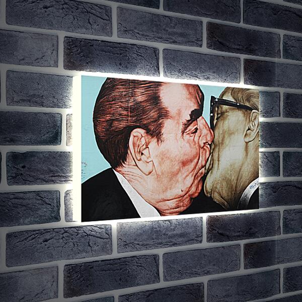 Лайтбокс световая панель - Поцелуй Брежнева и Хонеккера