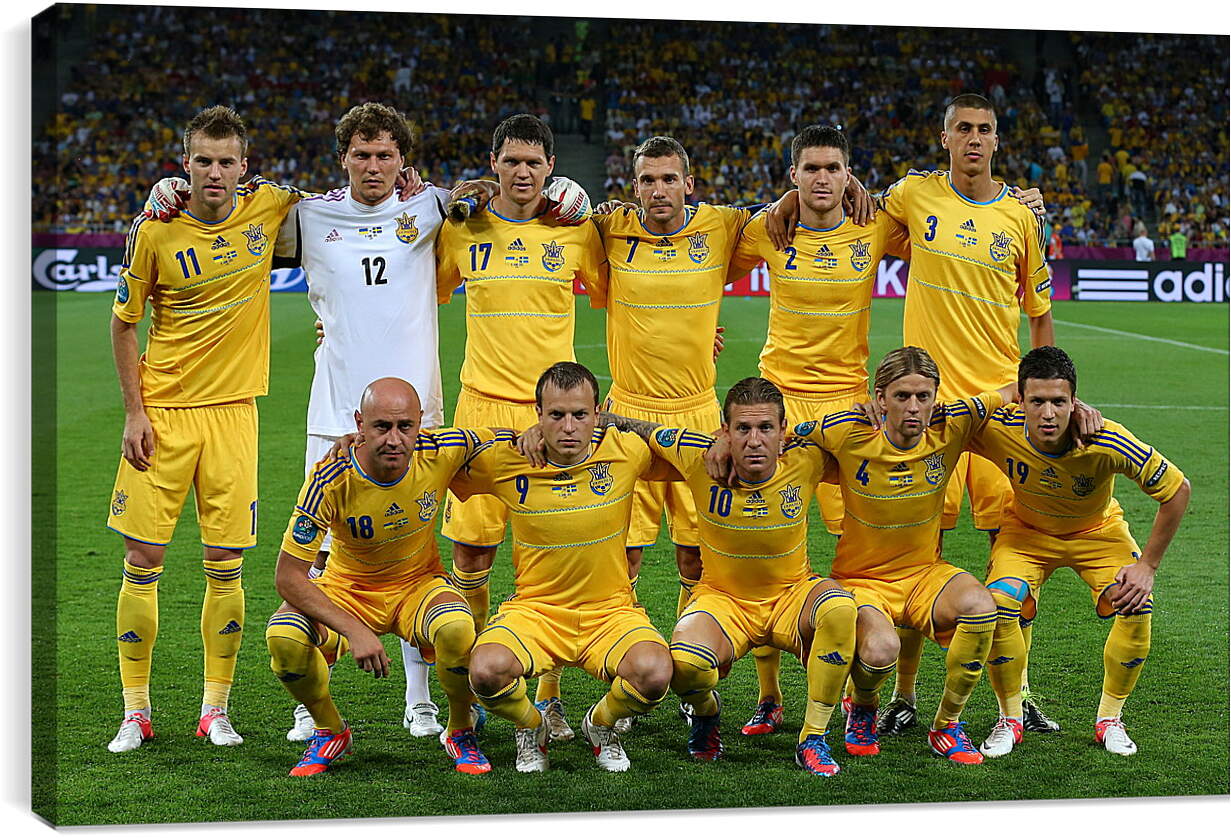 Постер и плакат - Фото перед матчем сборной Украины по футболу