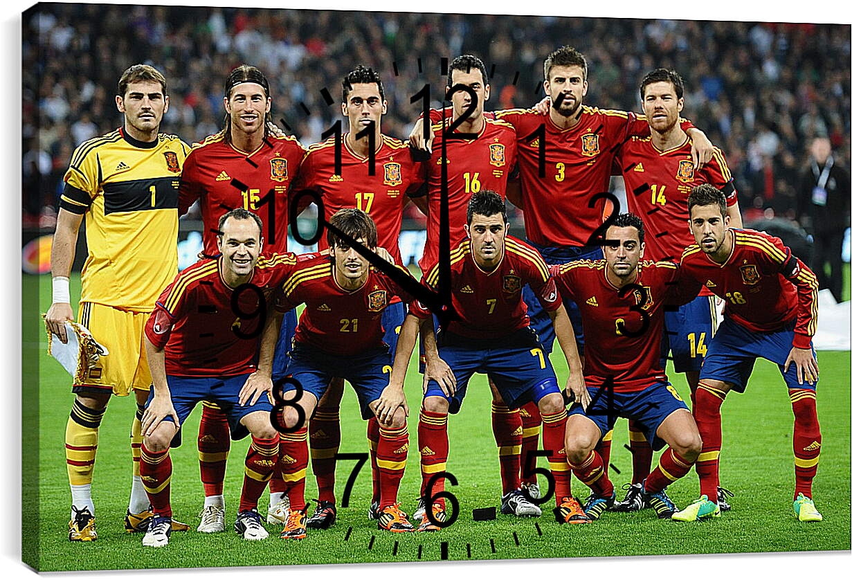 Часы картина - Фото перед матчем сборной Испании по футболу