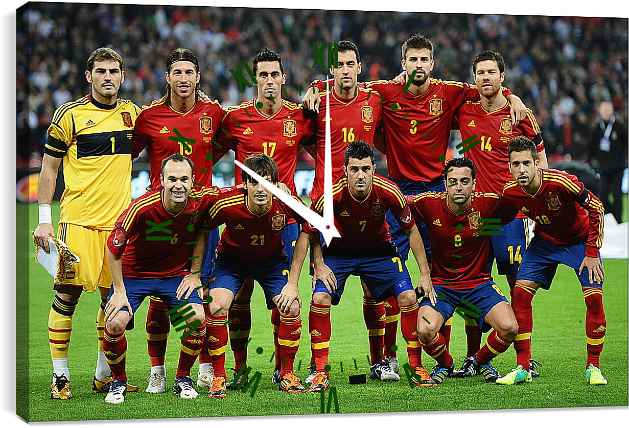 Часы картина - Фото перед матчем сборной Испании по футболу