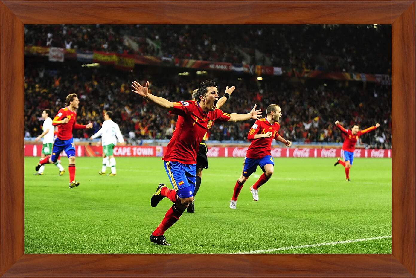 Картина в раме - Испания на эмоциях после забитого мяча