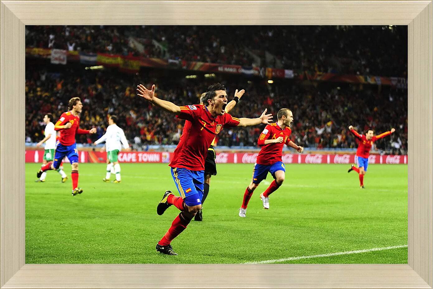 Картина в раме - Испания на эмоциях после забитого мяча