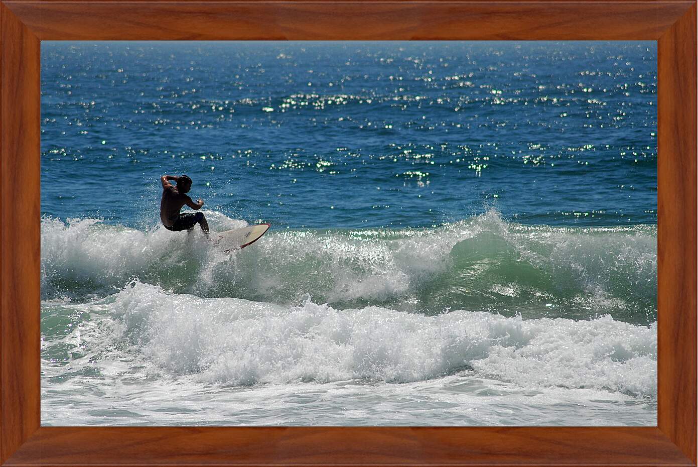 Картина в раме - Сёрфинг на небольших волнах