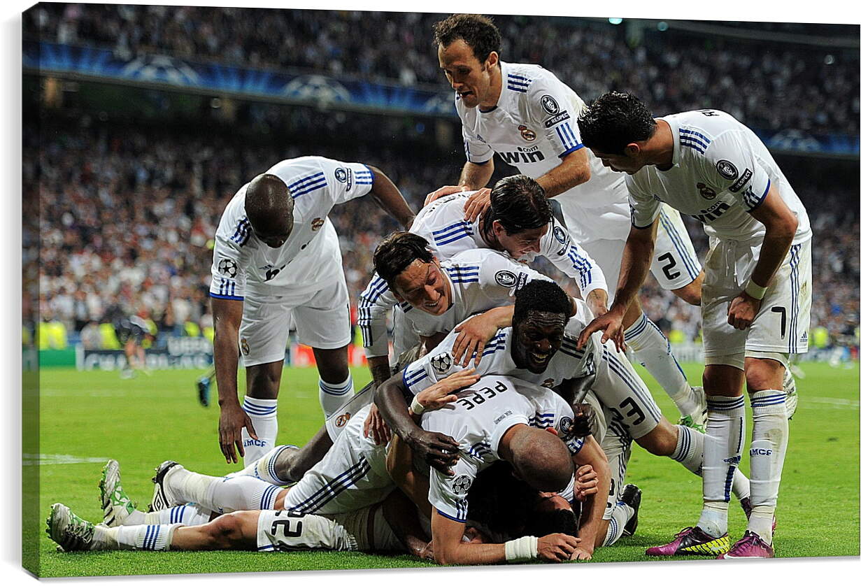 Постер и плакат - Роналду и Пепе с партнерами по Реалу Мадриду