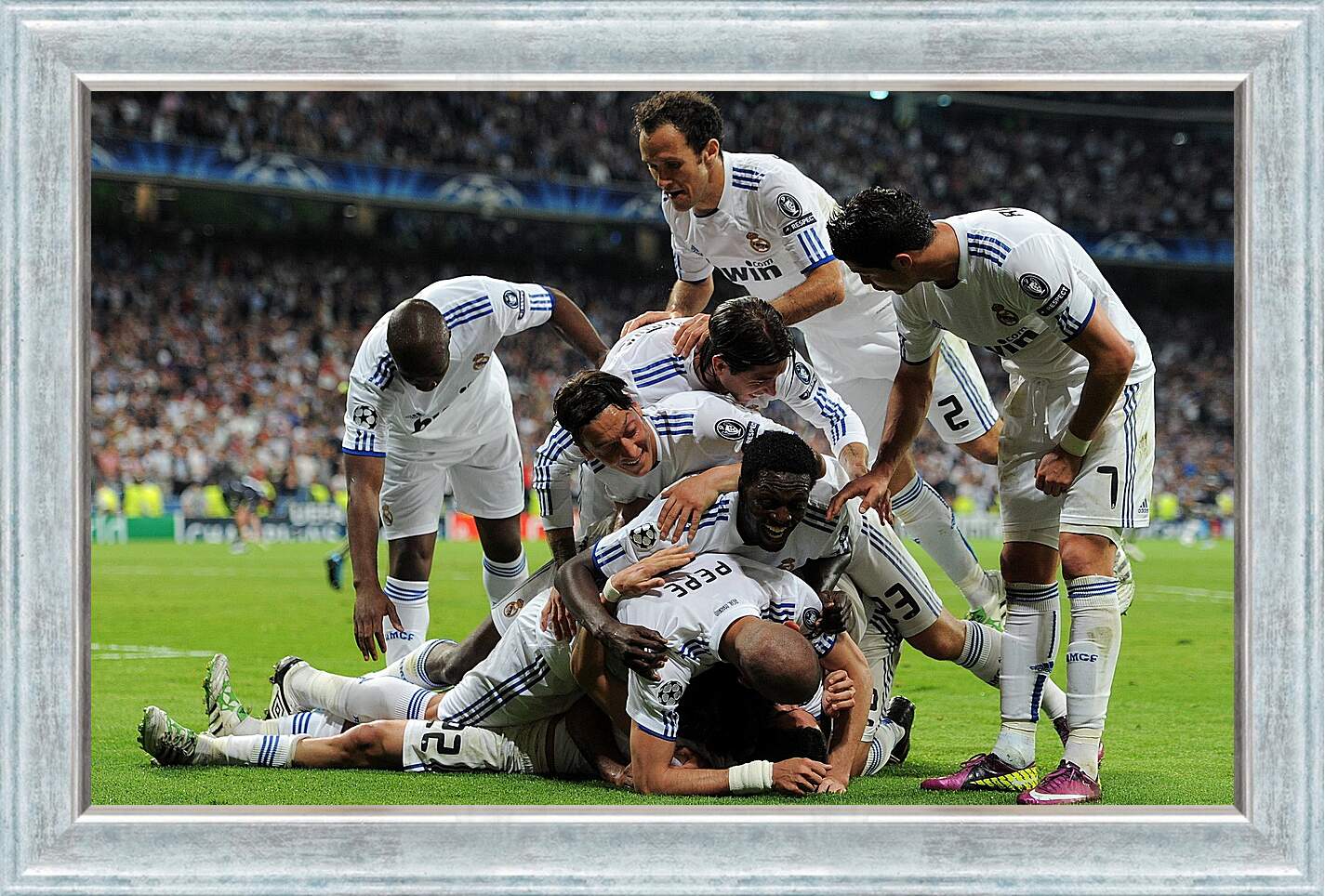 Картина в раме - Роналду и Пепе с партнерами по Реалу Мадриду