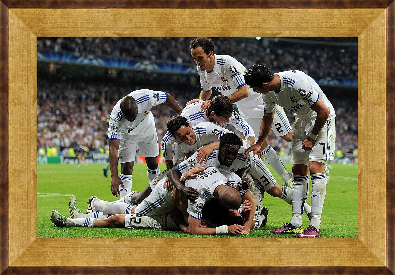 Картина в раме - Роналду и Пепе с партнерами по Реалу Мадриду
