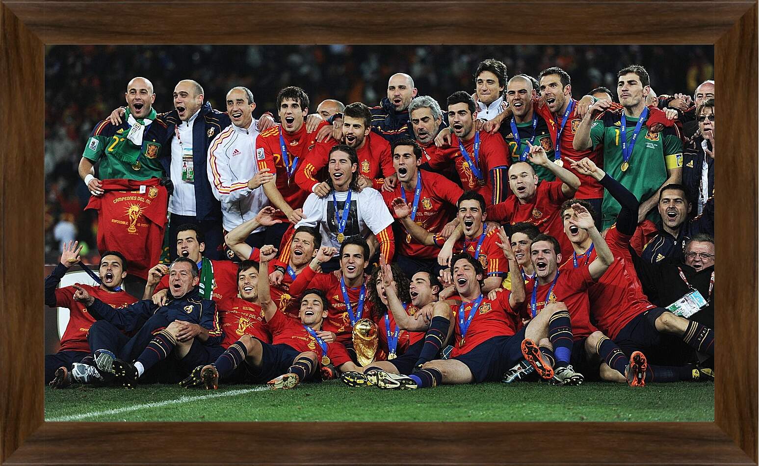 Картина в раме - Сборная Испании с медалями на шее