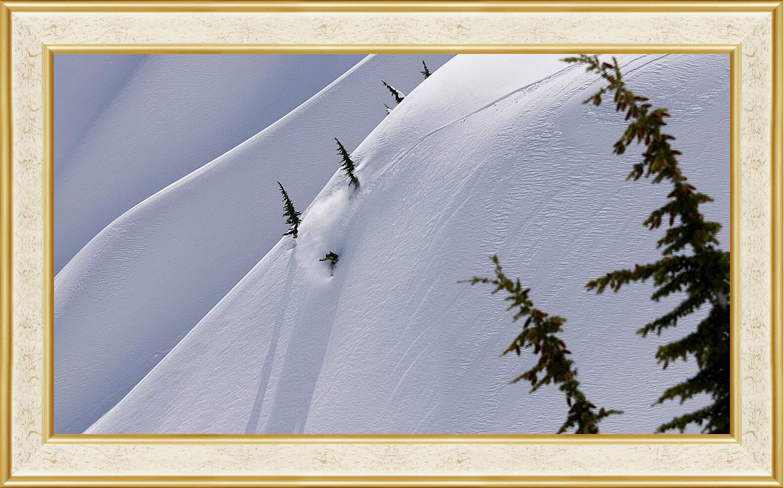 Картина в раме - Спуск по белому снегу