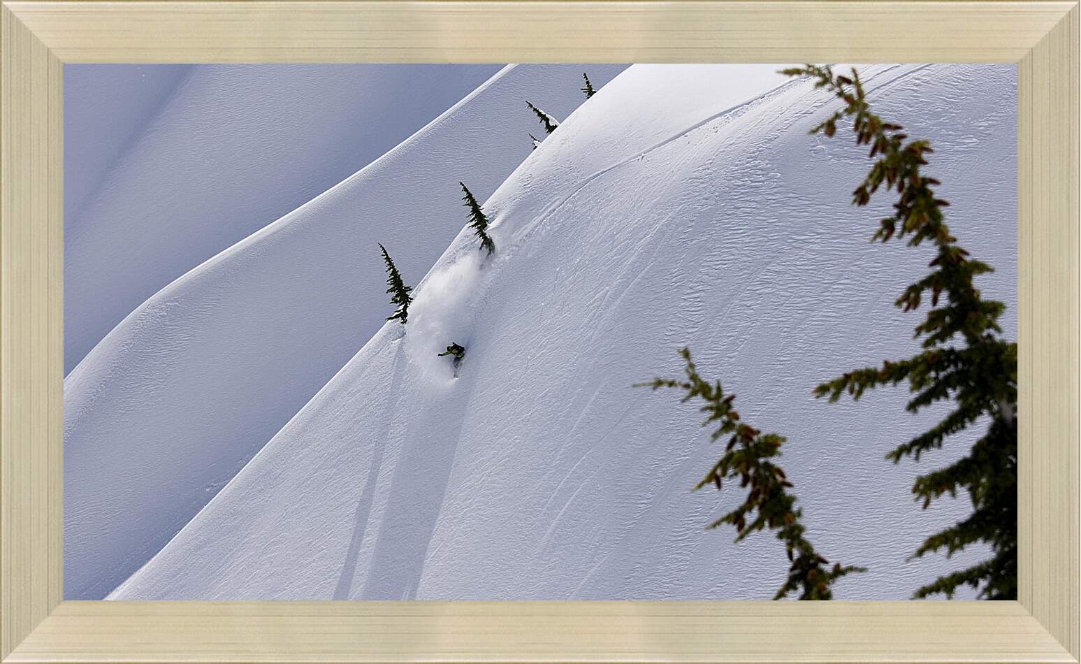 Картина в раме - Спуск по белому снегу