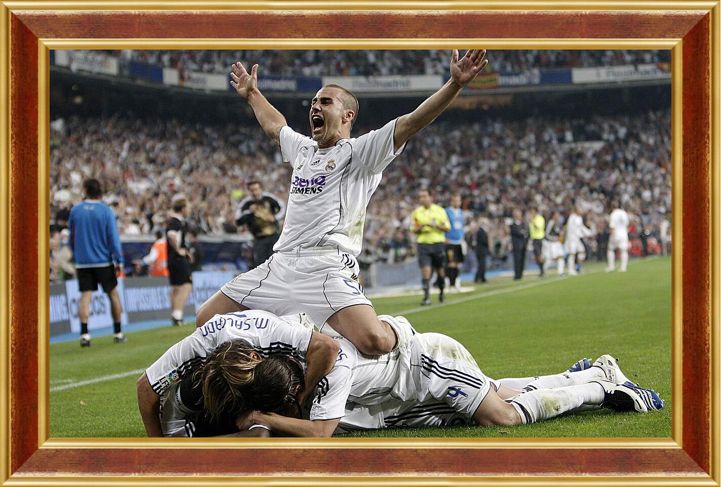 Картина в раме - Куча мала игроков Реала Мадрида