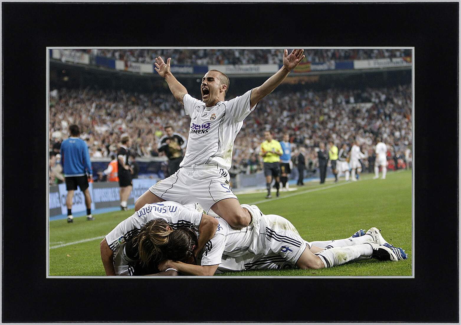 Картина в раме - Куча мала игроков Реала Мадрида