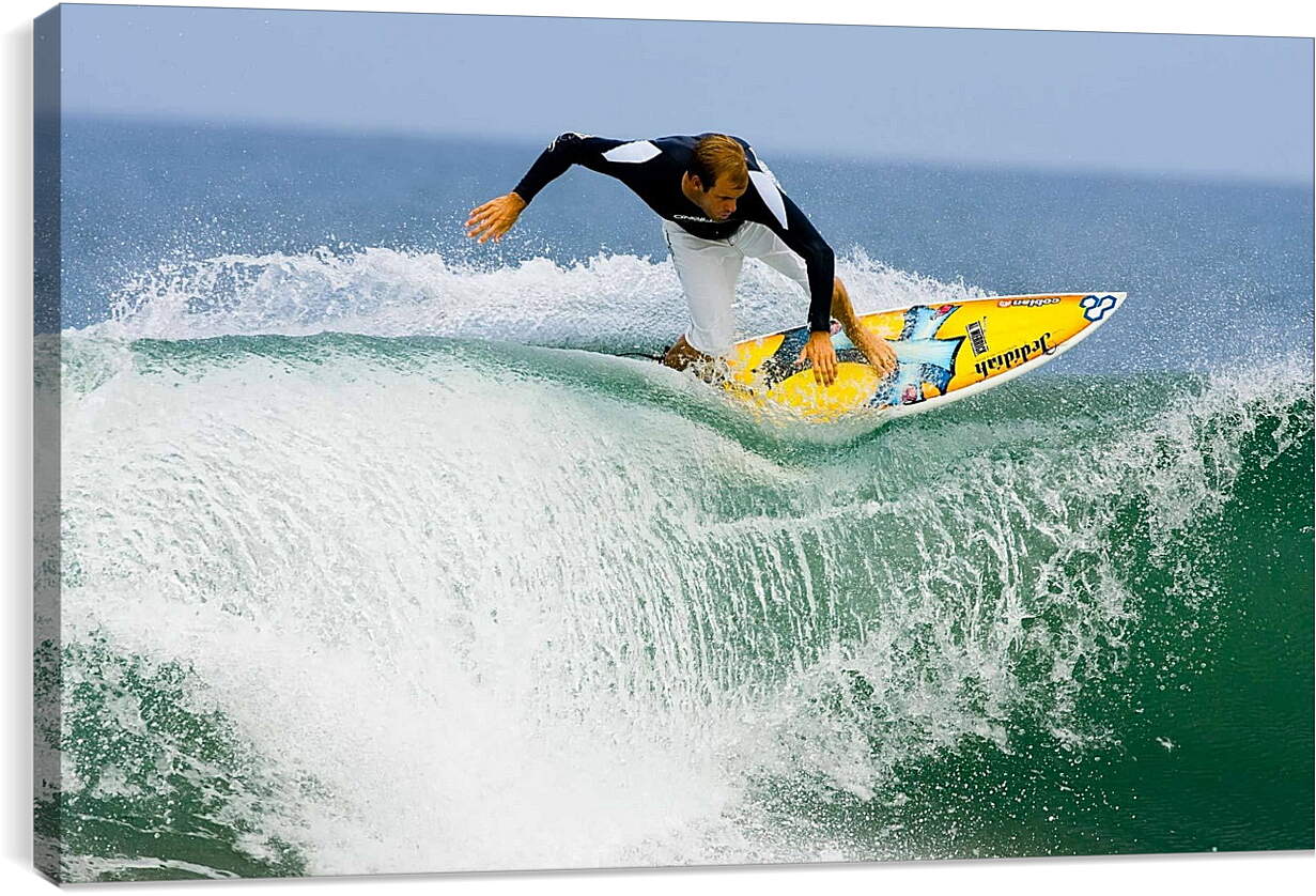 Постер и плакат - Сёрфингист пытается удержаться на доске