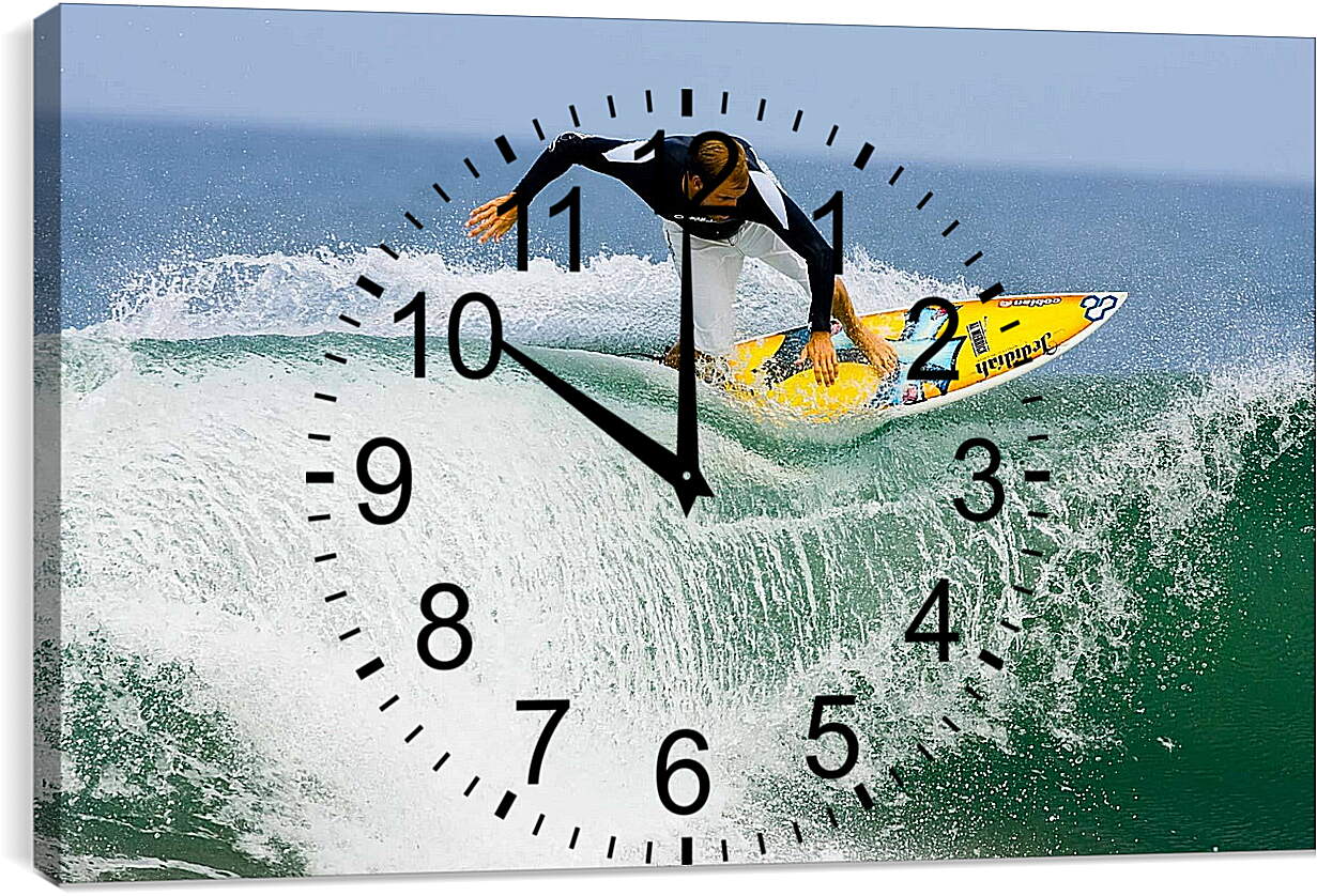 Часы картина - Сёрфингист пытается удержаться на доске